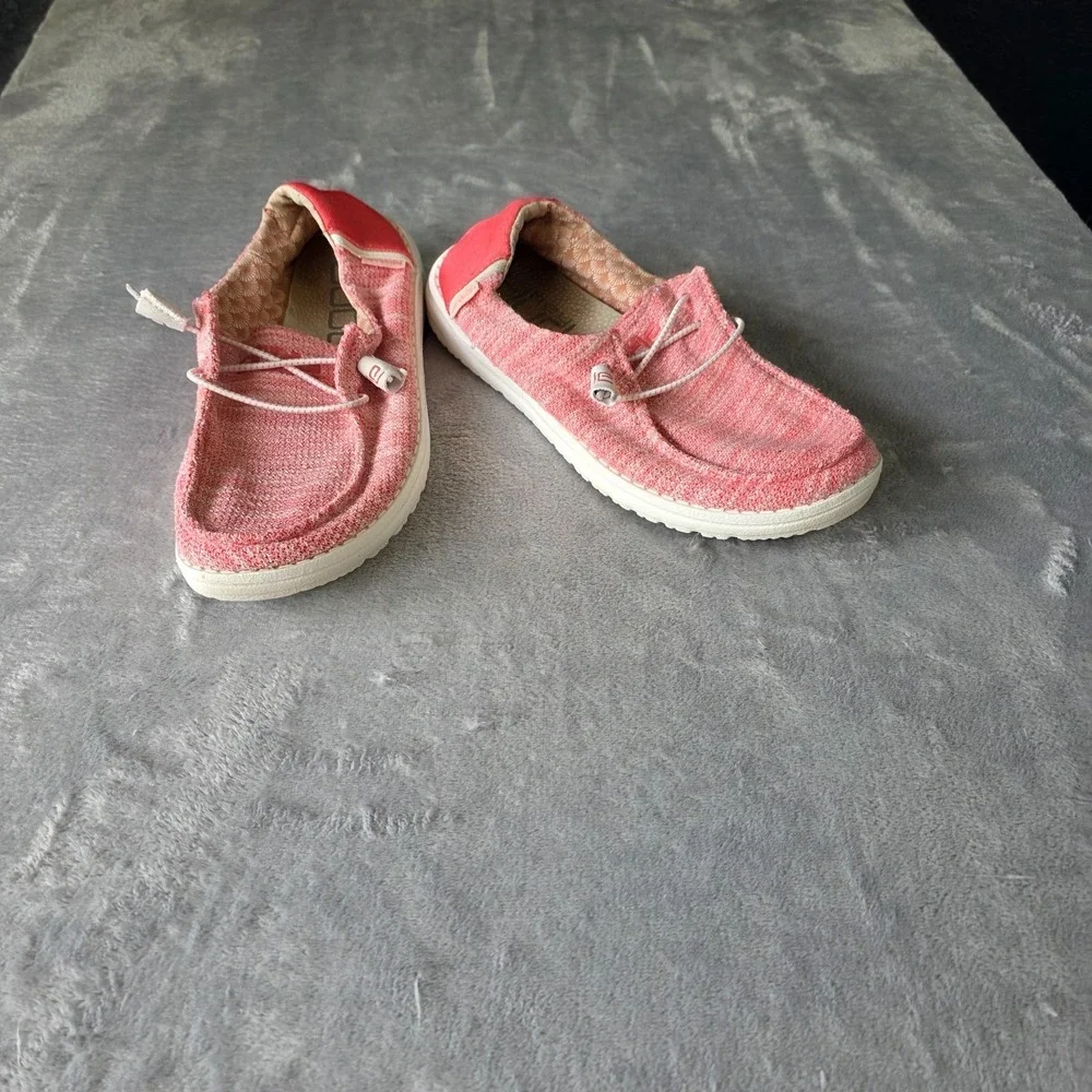 Hey Dude Wendy Stretch Coral Pearl Sneaker Slip On Women's Sizes 6
